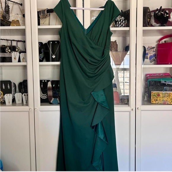 GREEN RUFFLE MAXI DRESS - Picture 1 of 4